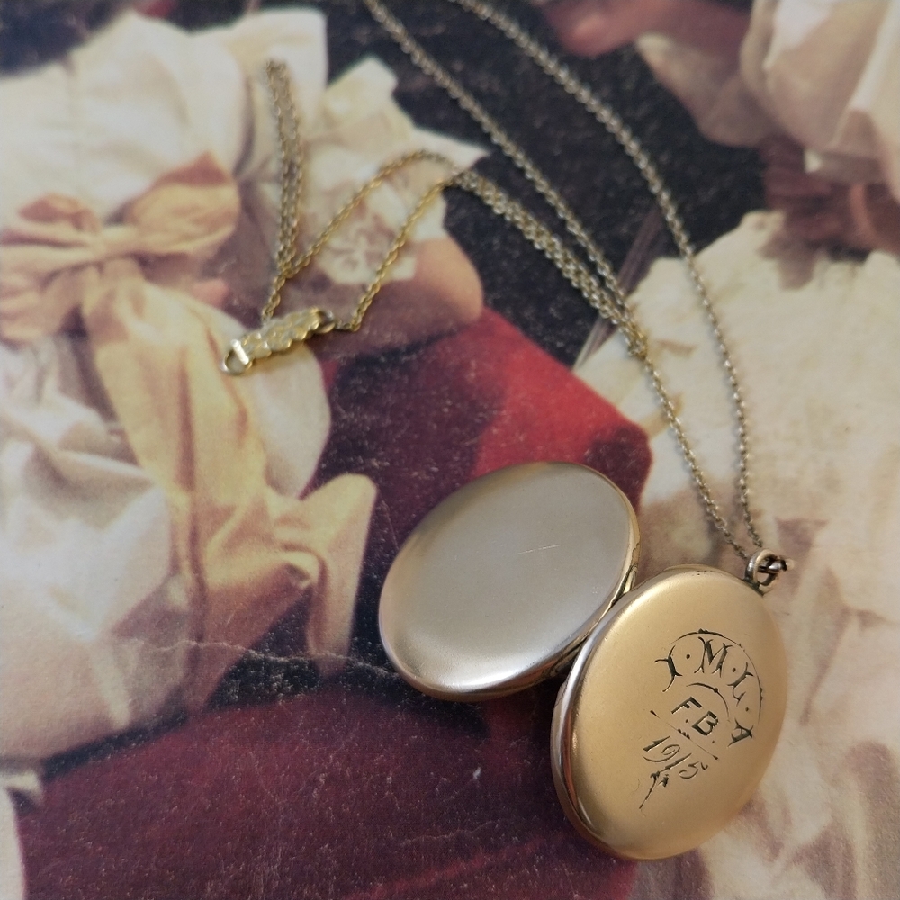 Antique Gold Planted Pendant Necklace - Picture 8 of 16